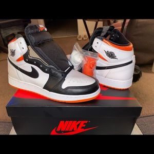 Air Jordan Retro 1 Electro Orange